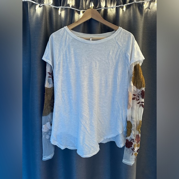 White Free People T-shirt with Mesh Embroidered Sleeves - Size S - Picture 1 of 4